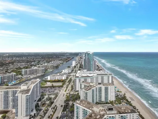 2-bedroom condo for rent in Hollywood - 4111 S Ocean Dr PH4106 - MondialRealty