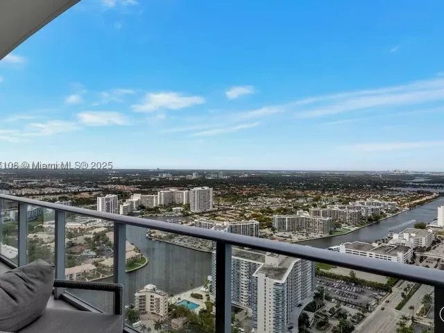 2-bedroom condo for rent in Hollywood - 4111 S Ocean Dr PH4106 - MondialRealty