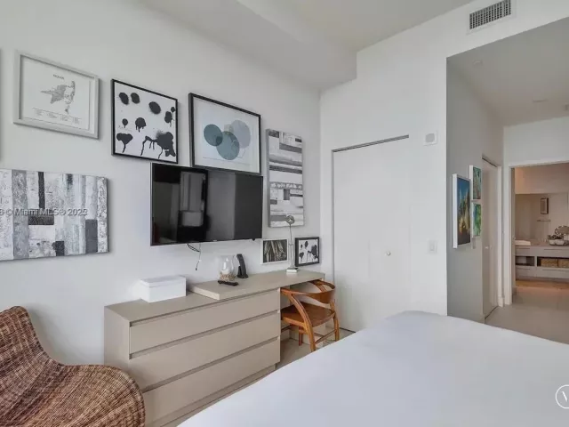 2-bedroom condo for rent in Hollywood - 4111 S Ocean Dr PH4106 - MondialRealty