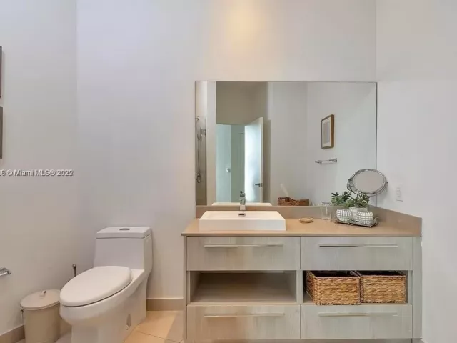 2-bedroom condo for rent in Hollywood - 4111 S Ocean Dr PH4106 - MondialRealty