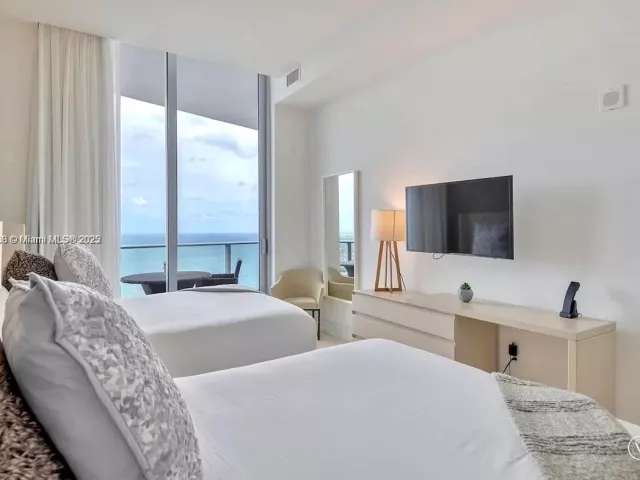 2-bedroom condo for rent in Hollywood - 4111 S Ocean Dr PH4106 - MondialRealty