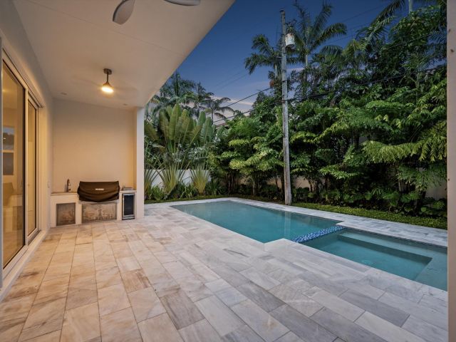 Home for sale at 827 N Lake Avenue - photo 6532555