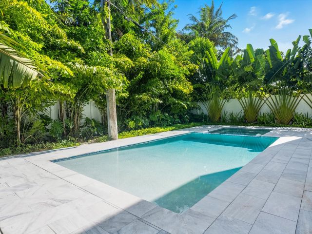 Home for sale at 827 N Lake Avenue - photo 6532559