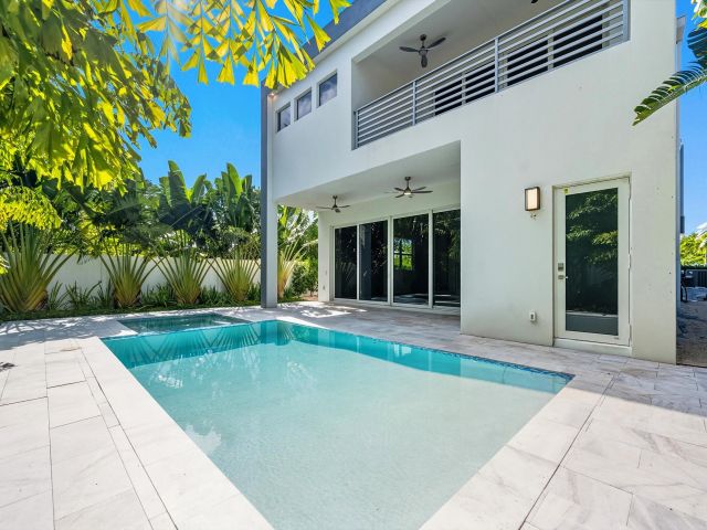 Home for sale at 827 N Lake Avenue - photo 6532560