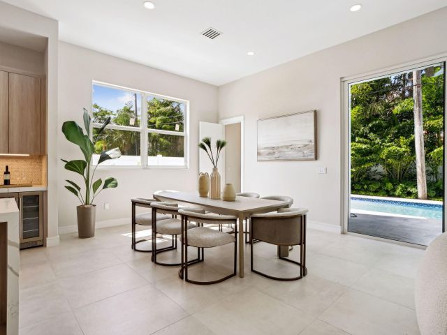 Home for sale at 827 N Lake Avenue - photo 6532562