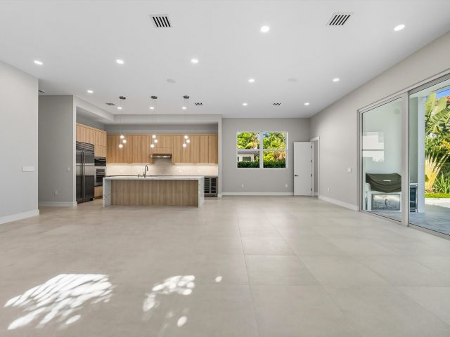 Home for sale at 827 N Lake Avenue - photo 6532565