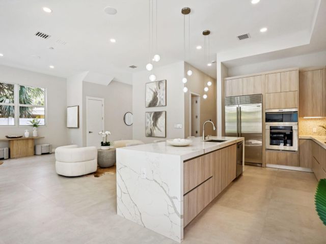 Home for sale at 827 N Lake Avenue - photo 6532566