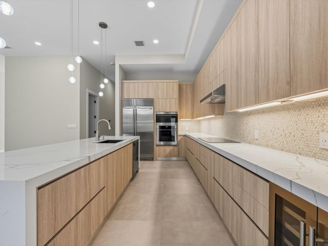 Home for sale at 827 N Lake Avenue - photo 6532567