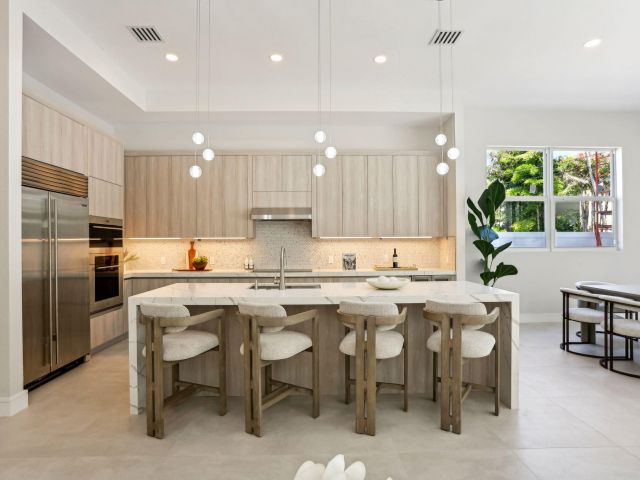 Home for sale at 827 N Lake Avenue - photo 6532568