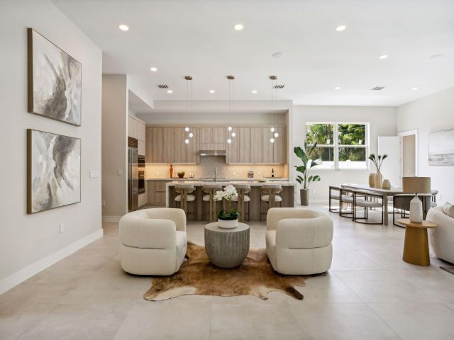 Home for sale at 827 N Lake Avenue - photo 6532569