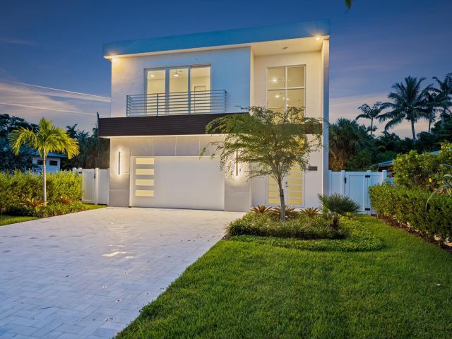 Home for sale at 827 N Lake Avenue - photo 6532573