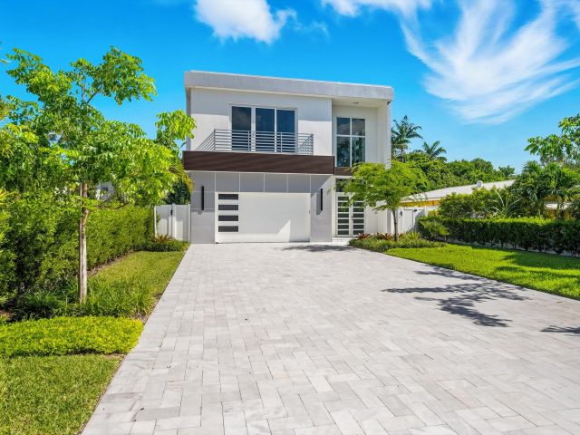 Home for sale at 827 N Lake Avenue - photo 6532574