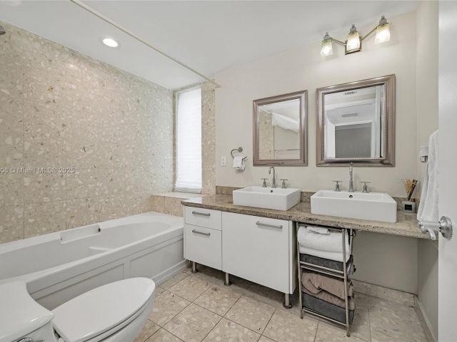 Apartment for sale  Unit #4201 - photo 6527301