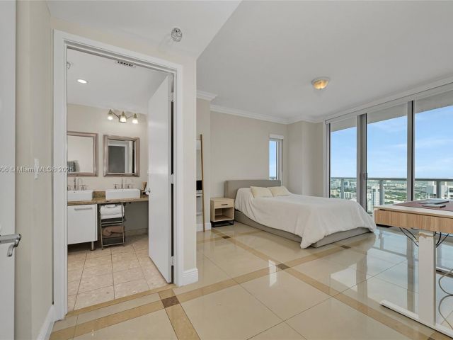 Apartment for sale  Unit #4201 - photo 6527305