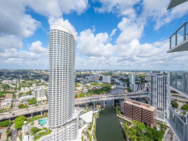 Apartment for sale  Unit #4201 - photo 6527307