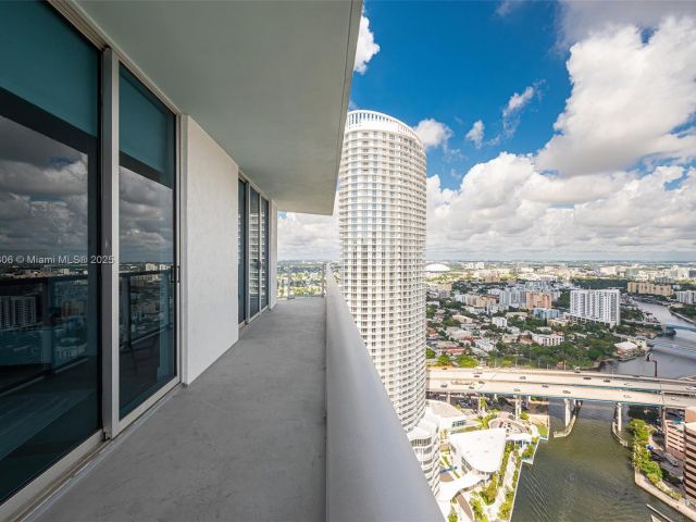 Apartment for sale  Unit #4201 - photo 6527309