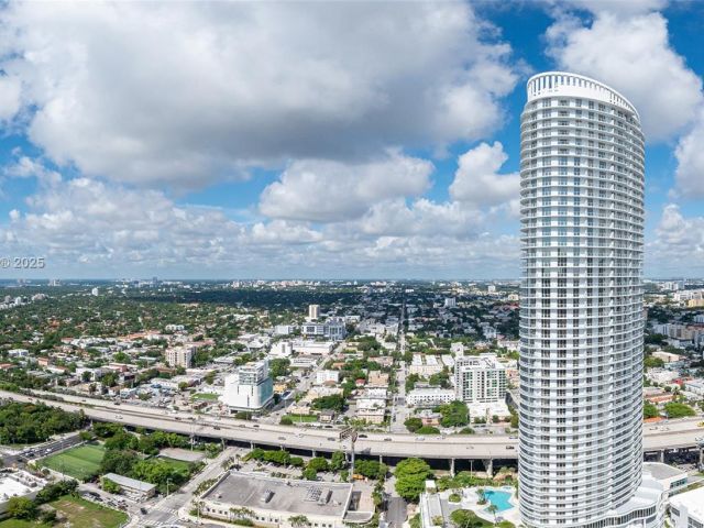 Apartment for sale  Unit #4201 - photo 6527317