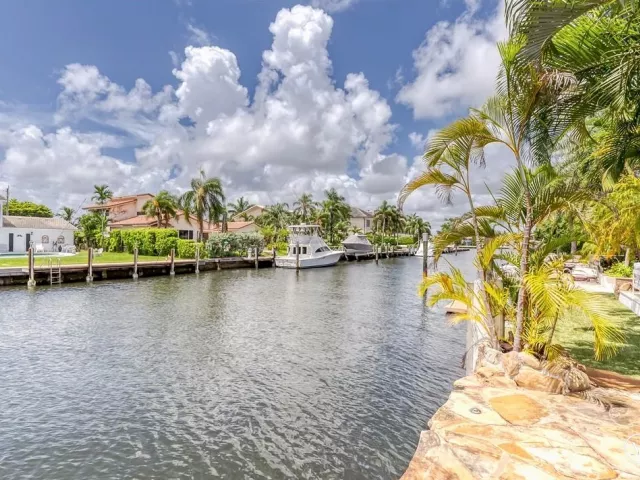 4-bedroom home for rent in Lauderdale By The Sea - 268 Imperial Lane - MondialRealty