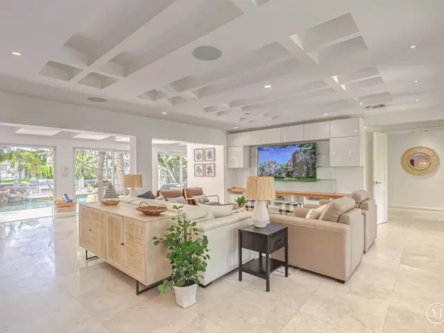 4-bedroom home for rent in Lauderdale By The Sea - 268 Imperial Lane - MondialRealty