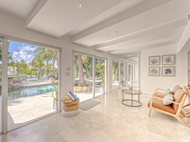 4-bedroom home for rent in Lauderdale By The Sea - 268 Imperial Lane - MondialRealty