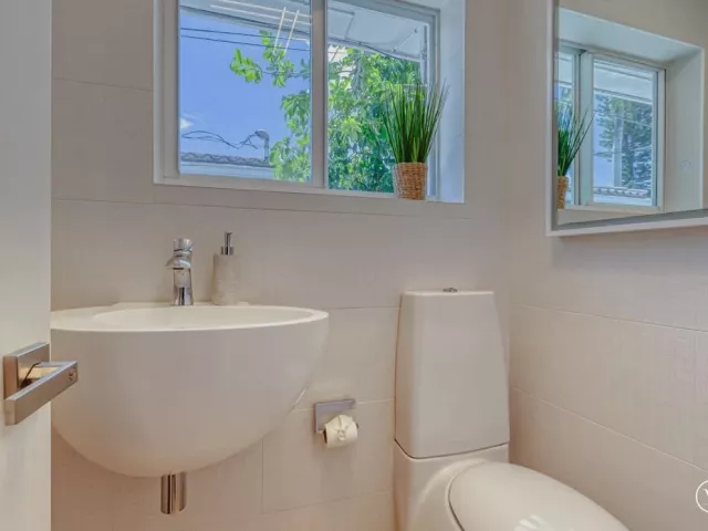 4-bedroom home for rent in Lauderdale By The Sea - 268 Imperial Lane - MondialRealty