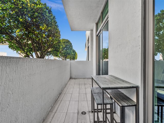 1-bedroom condo for sale in Miami - 3900 Biscayne Blvd S-616 - MondialRealty
