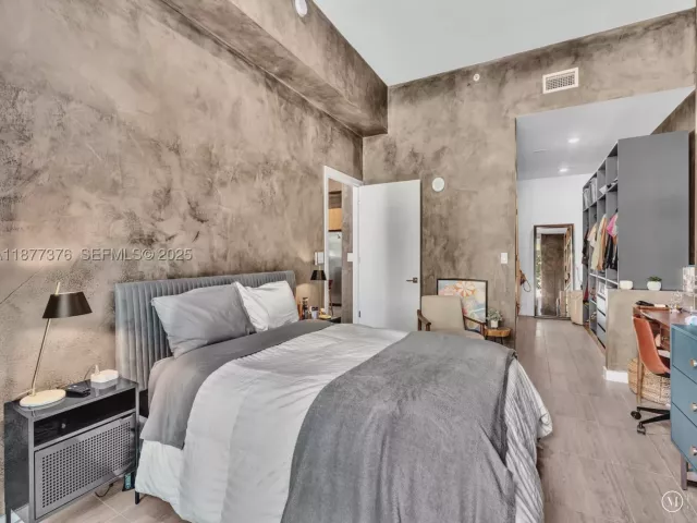 1-bedroom condo for sale in Miami - 3900 Biscayne Blvd S-616 - MondialRealty