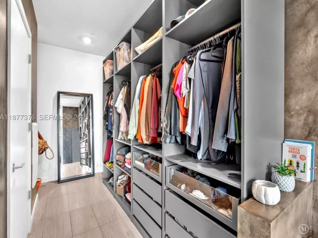 1-bedroom condo for sale in Miami - 3900 Biscayne Blvd S-616 - MondialRealty