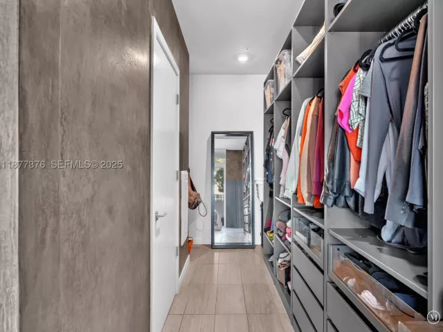 1-bedroom condo for sale in Miami - 3900 Biscayne Blvd S-616 - MondialRealty