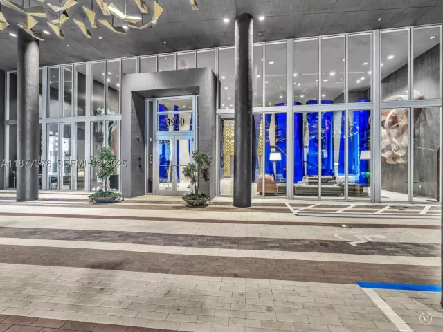 1-bedroom condo for sale in Miami - 3900 Biscayne Blvd S-616 - MondialRealty