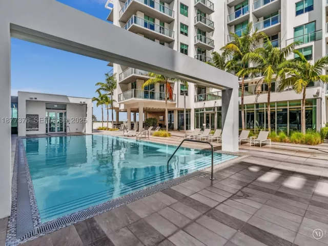 1-bedroom condo for sale in Miami - 3900 Biscayne Blvd S-616 - MondialRealty