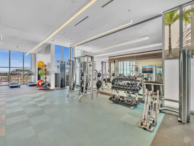 1-bedroom condo for sale in Miami - 3900 Biscayne Blvd S-616 - MondialRealty
