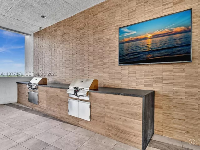 1-bedroom condo for sale in Miami - 3900 Biscayne Blvd S-616 - MondialRealty