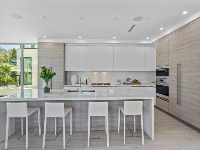 Home for rent at 1070 Del Harbour Drive - photo 6532579