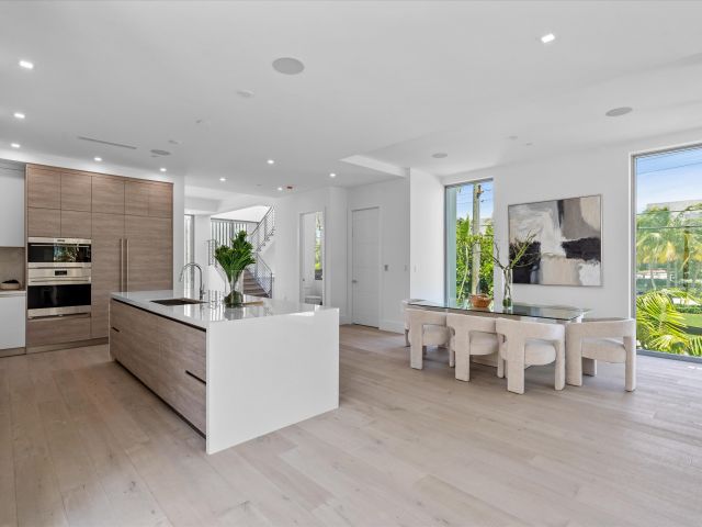 Home for rent at 1070 Del Harbour Drive - photo 6532582