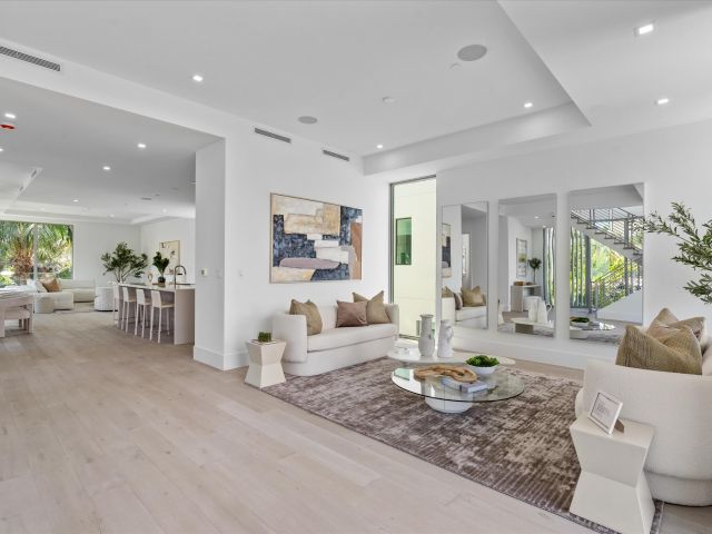 Home for rent at 1070 Del Harbour Drive - photo 6532592