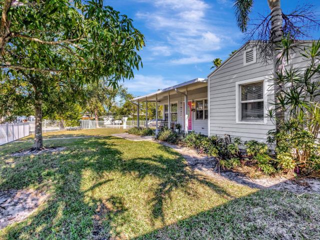 Home for rent at 736 Rockland Drive, House - photo 6533565