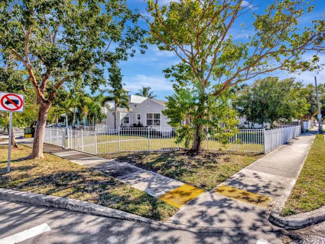 Home for rent at 736 Rockland Drive, House - photo 6533570