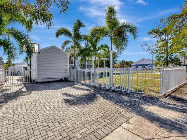 Home for rent at 736 Rockland Drive, House - photo 6533571