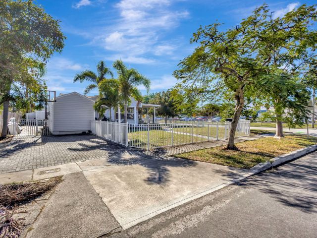 Home for rent at 736 Rockland Drive, House - photo 6533572