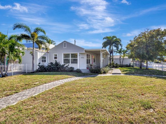 Home for rent at 736 Rockland Drive, House - photo 6533574