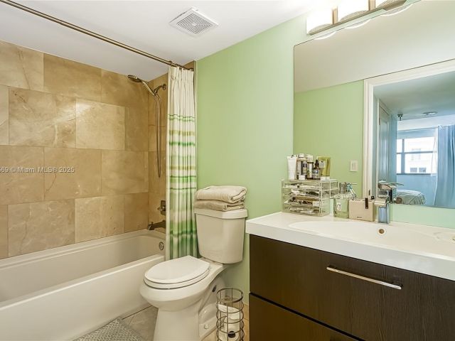 Apartment for sale  Unit #1709 - photo 6530343