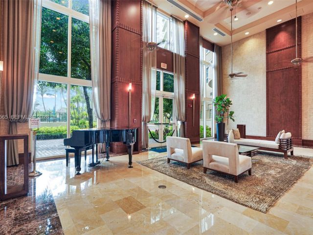 2-bedroom condo for sale in Aventura - 19501 W Country Club Dr 207 - MondialRealty