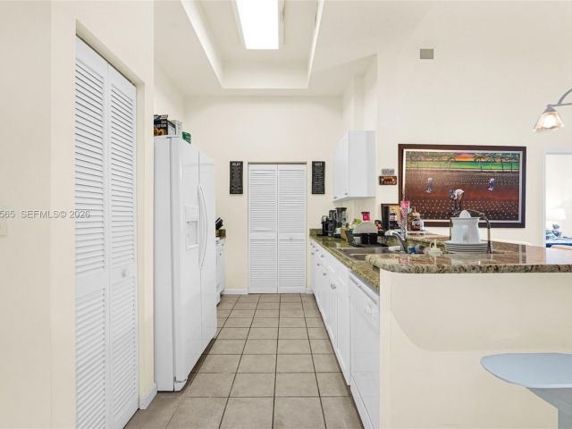 2-bedroom condo for sale in Aventura - 19501 W Country Club Dr 207 - MondialRealty