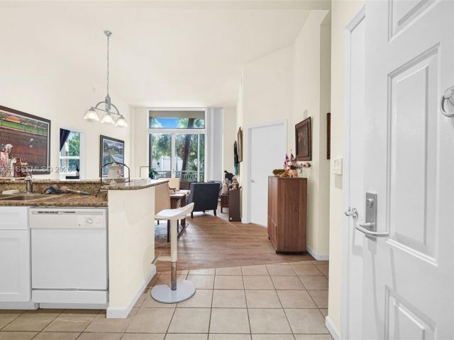 2-bedroom condo for sale in Aventura - 19501 W Country Club Dr 207 - MondialRealty