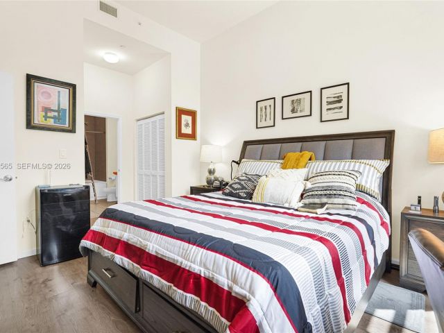 2-bedroom condo for sale in Aventura - 19501 W Country Club Dr 207 - MondialRealty