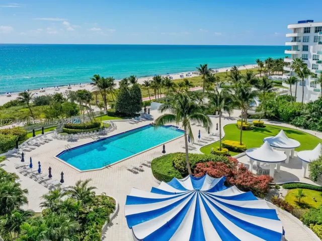 2-bedroom condo for rent in Miami Beach - 5161 Collins Ave 707 - MondialRealty