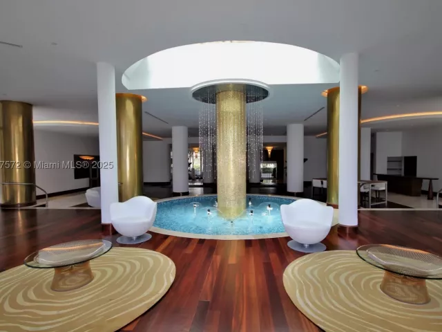 2-bedroom condo for rent in Miami Beach - 5161 Collins Ave 707 - MondialRealty