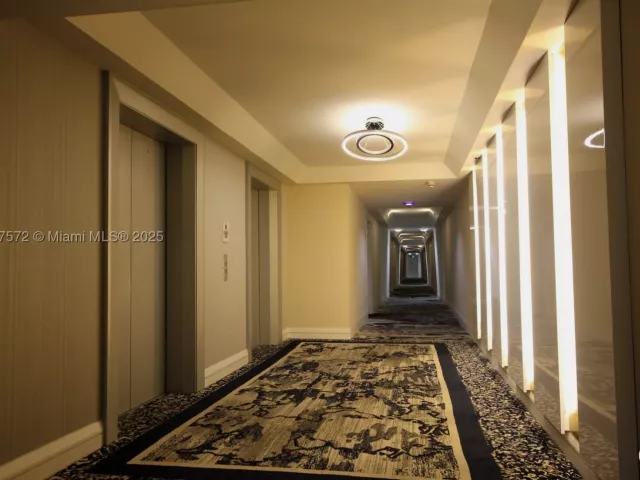 2-bedroom condo for rent in Miami Beach - 5161 Collins Ave 707 - MondialRealty