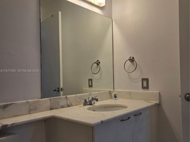 Apartment for sale  Unit #1104 - photo 7436286